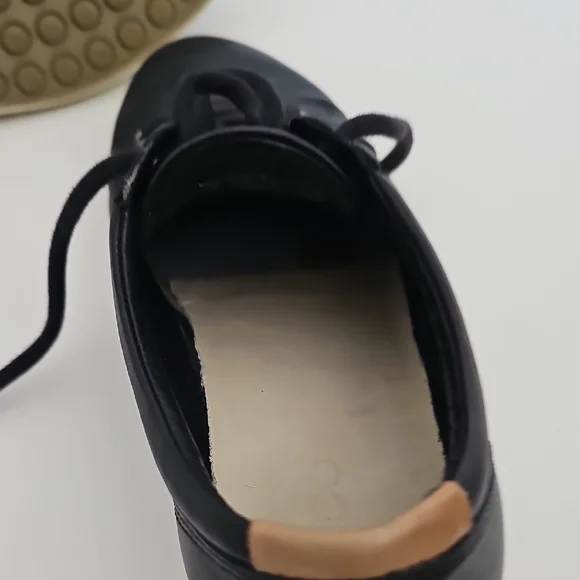 Ecco Black Leather Women's Sneakers Size 9 Extra Width - Picture 8 of 9